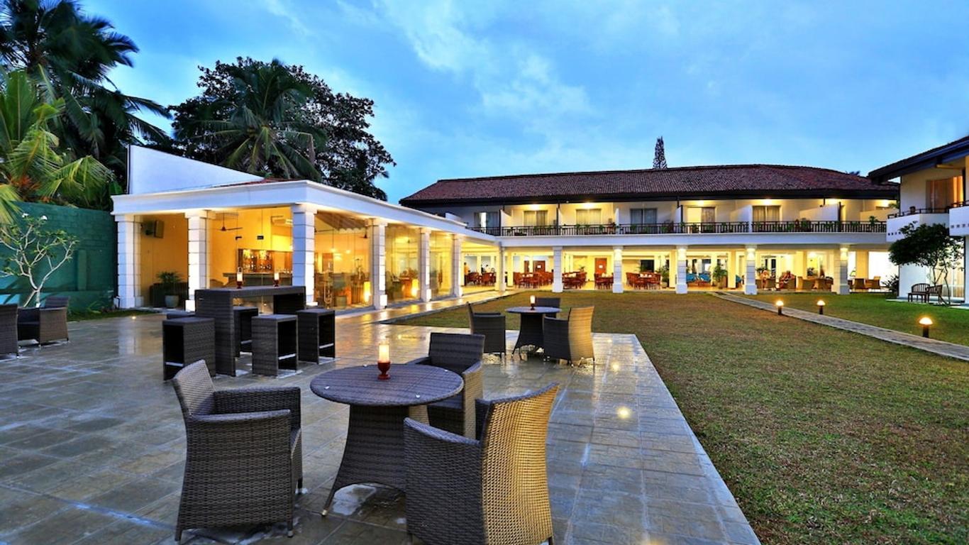 Hibiscus Beach Hotel & Villas