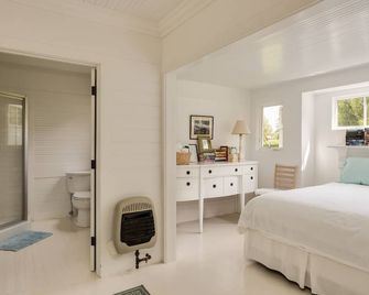 Charming Plainfields Cottage - Close to Charlottesville, Peaceful Outdoors - Charlottesville - Bedroom