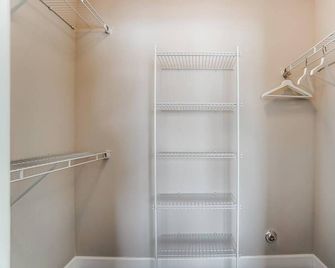Ground Floor 2br Walk-in Shower Pet Friendly! - Westerville