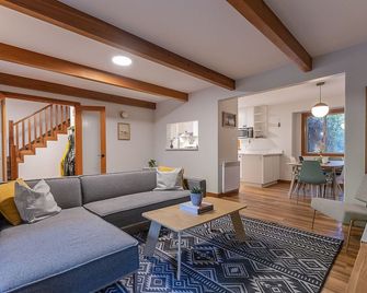 Whitewater-S.Chesterman I Od Shower, Firepit, Surf - Tofino - Wohnzimmer