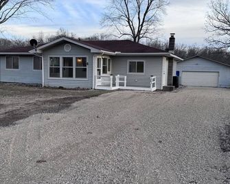 3 Bedroom 1 Large Bath, w/Fenced Back Yard! 3 Miles from West Plains! - West Plains - Gebäude