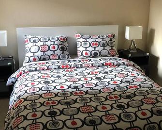 Quite room with pool close to UCI - Irvine - Schlafzimmer