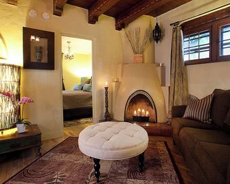 Casa de Tres Lunas/House of Three Moons - סנטה פה - סלון