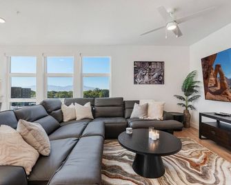 Amazing Deluxe 2br Pool Gym Htub - Salt Lake City - Wohnzimmer