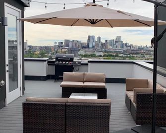 Broncos Gem | Modern Home with Rooftop Views - Denver - Balcony