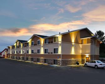 Super 8 by Wyndham Minot Airport - מינוט - בניין