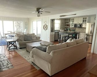 Cabana Lake House - welcome to our pet friendly paradise on the lake! - Dunnville - Living room