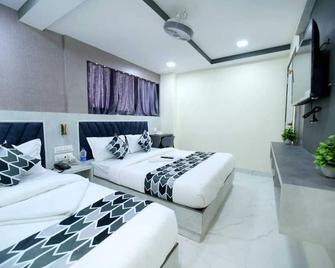 N.M. Hotel - Mumbai - Bedroom