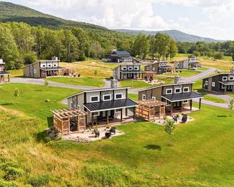 Valley View Resort Cabin #1, 1-Bed, Modern-Luxury with Hot Tub in Canaan Valley, WV - Davis - Edificio