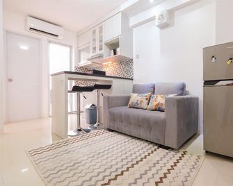 Minimalist 2BR Bassura Apartment Direct Access to Bassura City Mall By Travelio - Jakarta