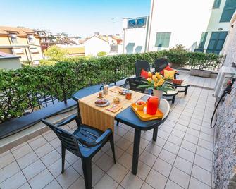 Terrazza del Gelsomino with terrace and open view - Borghetto Santo Spirito - Balcone