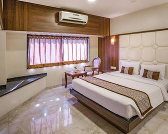 Hotel 24 Seven - Nashik - Habitación