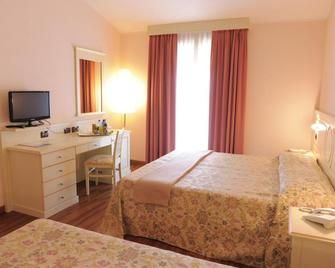 Hotel Plazza - Lucca - Makuuhuone