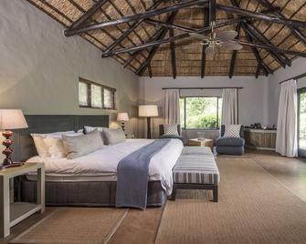 Kariega Game Reserve River Lodge - Kenton on Sea - Спальня