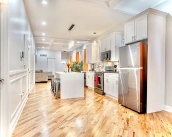 Luxury Apartment in Bronzeville, Just Minutes from Downtown - RSV Now! - شيكاغو - مطبخ