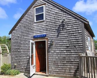Lovely 1bd, 1bt Studio With Backyard &bbq - Nantucket - Building