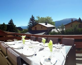 Gîte with large, south-facing terrace facing the shuttle stop! - Font-Romeu-Odeillo-Via - Balcony