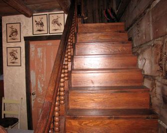 Secluded Rustic Cabin Rental on Cattle Ranch near Lake Pueblo State Park, Colorado - Rocky Ford - Stairs