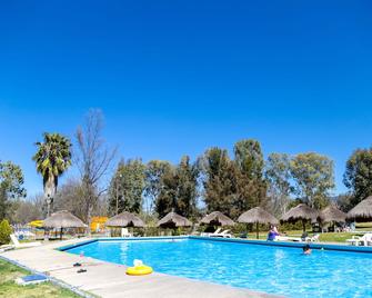 Nuevo Centro Vacacional Gogorron - Santa María del Río - Piscina