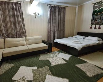 FiveSeasons Inn - Almaty - Bedroom