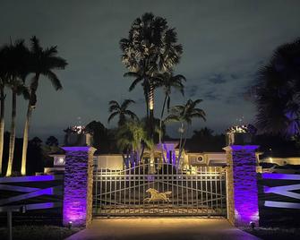Ft. Lauderdale Guest House - Southwest Ranches - Outdoors view