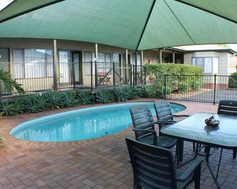 Lake Forbes Motel - Forbes