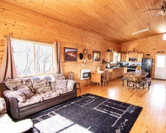 W-W: Ranch Mountain Cabin, Cute and Quaint - Monticello - Huiskamer