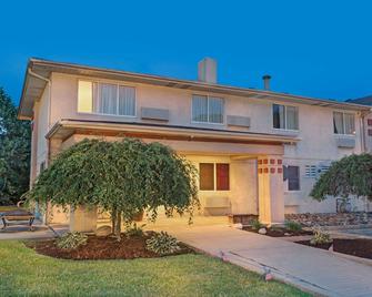 Super 8 by Wyndham Canonsburg/Pittsburgh Area - Canonsburg - Gebäude
