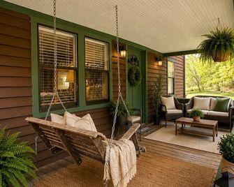 Charming, Updated 4br 2ba Farmhouse In Heart Of Nrg National Park - Victor - Patio