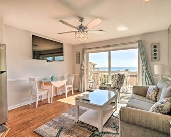 Beachfront Condo w/ Pool Access in Hilton Head! - Hilton Head Island - Living room