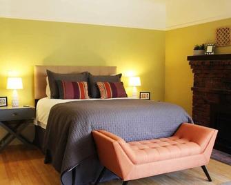 Roomy Studio Walkable to UC Berkeley with Parking - Berkeley - Bedroom