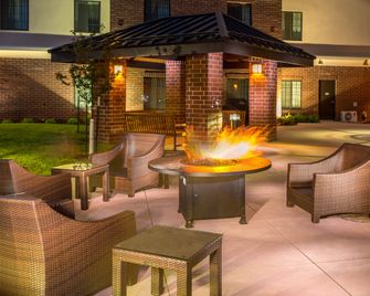 Staybridge Suites Denver - Central Park By IHG - Denver - Patio