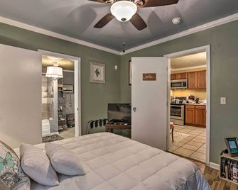 Renovated Home w/ Screened-In Patio on Hwy 90! - Quincy - Ložnice