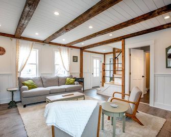 Coastal Maine Cozy Farmhouse for Family Vacations & Wedding Ceremonies - Wiscasset - Sala de estar
