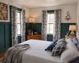 Cozy Cabin w/ 2 ponds - 22 miles to Whiteface Mt. - Keeseville