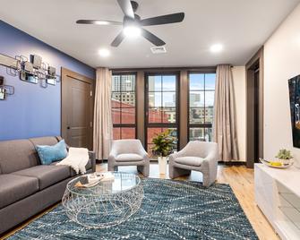 The Pelican by Hosteeva - New Orleans - Living room