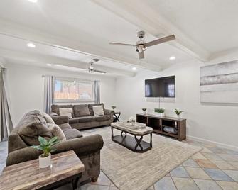 Texas City Palace With 6 Beds And Privat - Texas City - Living room