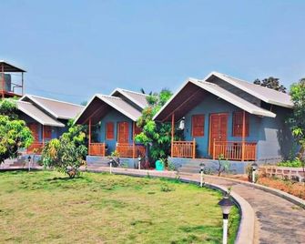 The Avi's Village Agrotourism - Karjat - Edificio