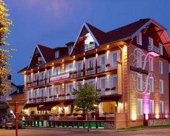 Logis Hotel Des Bains - Gérardmer - Gebäude