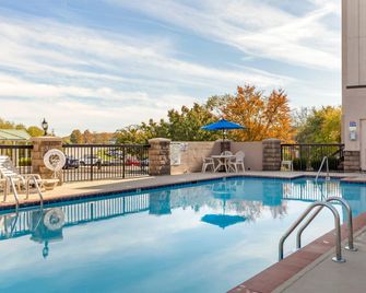Comfort Inn Greensboro - Kernersville - Greensboro - Pool