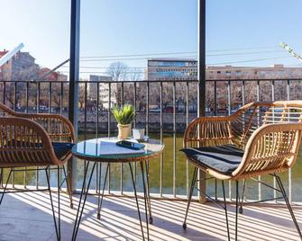 Bravissimo Calderers El Llop, with river views - Girona - Varanda