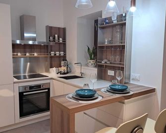 Dolce-Giardino Studio, Cosy Retreat in Scenic Isnello - Isnello - Kitchen