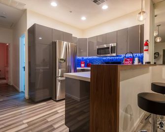 A View To A Thrill! Amazing 180º Cityscape View! - Aliso Viejo - Front desk