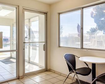 Motel 6 Mojave - Mojave - Balkon
