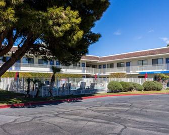 Motel 6 Mojave - Mojave - Gebäude