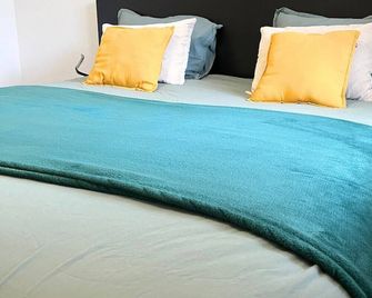 TheSkyFall , cosy appartement, terrasse & parking - Longwy - Bedroom
