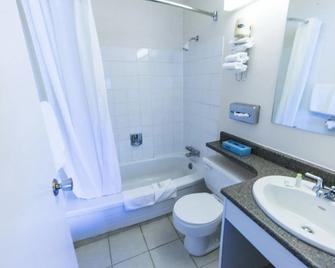 Superlodge Canada - Lethbridge - Bathroom