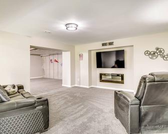 8 Mi to Ark Encounter: Family Home w/ Deck & Grill - Dry Ridge - Obývací pokoj