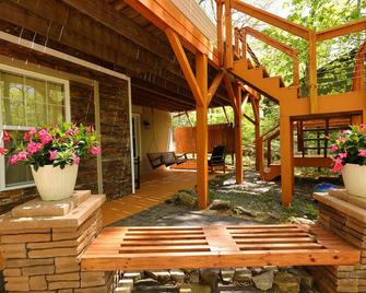 Abundant Peace | Montreat Home with Fire Pit, Gas Grill & Mountain Views! - Montreat - Patio