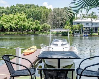 Riverside Sanctuary at Loch Mews - Noosaville